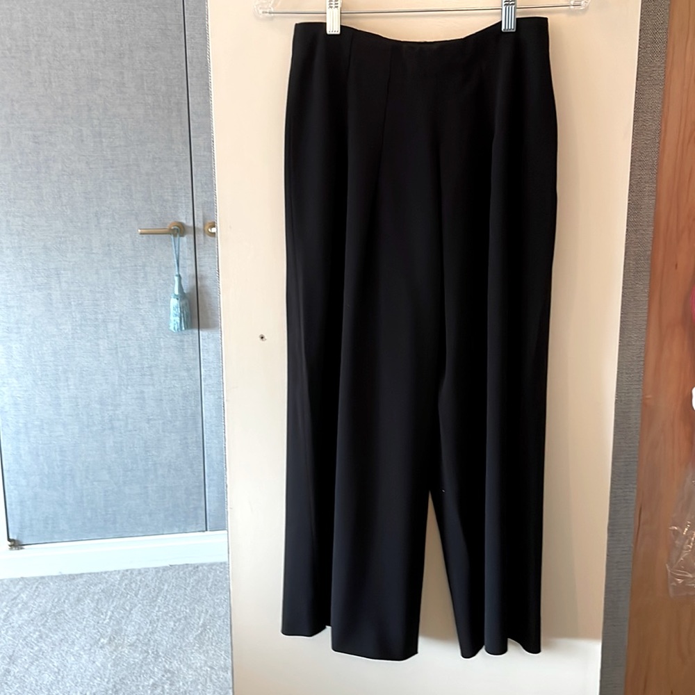 Black crepe cropped ankle slacks